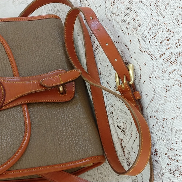 Vintage Dooney and Bourke  crossbody - Picture 13 of 14